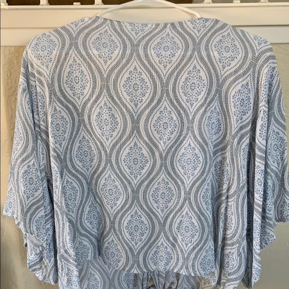 Adorable top - Picture 2 of 5